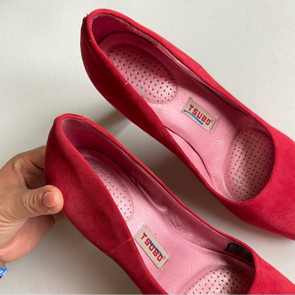 TSUBO Size 10 (fits like 9.5) Cherry Red Suede Leather Pointed Toe Classic Pump - Picture 3 of 6